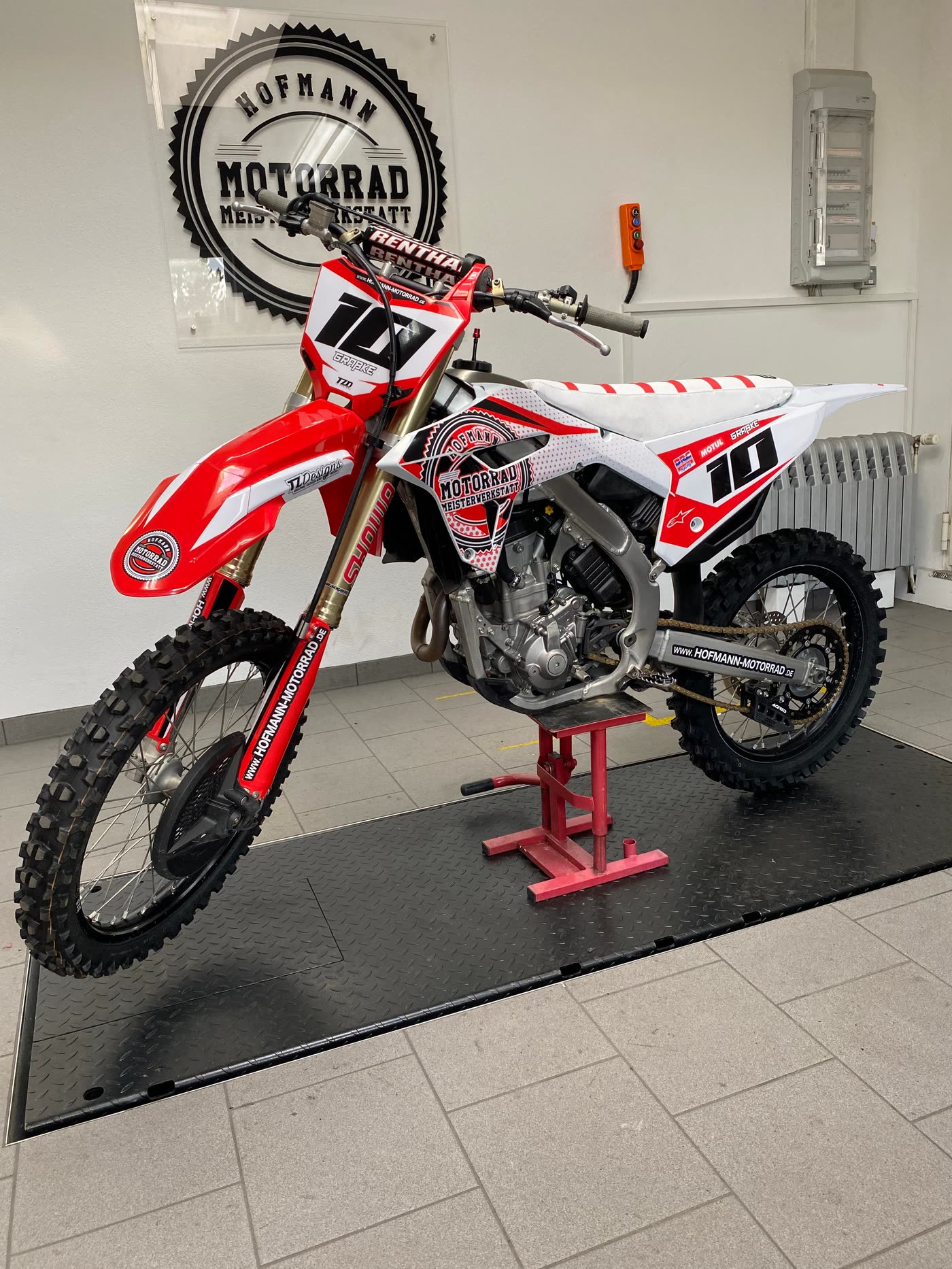 Individuell aufgebaute Motocross-Maschine mit Hofmann-Branding